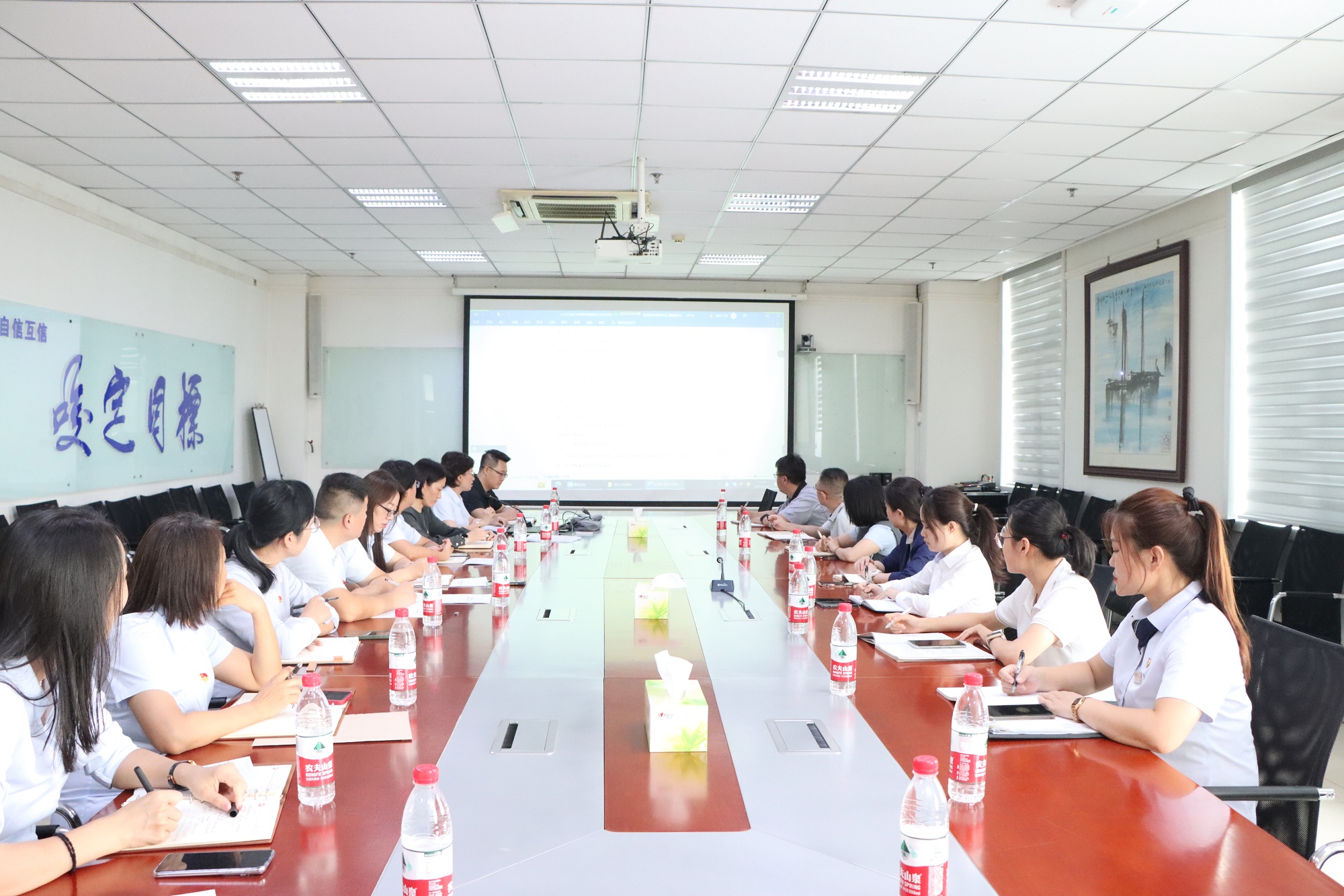 潤華集團黨委組織召開黨務工作團隊專項工作部署會議